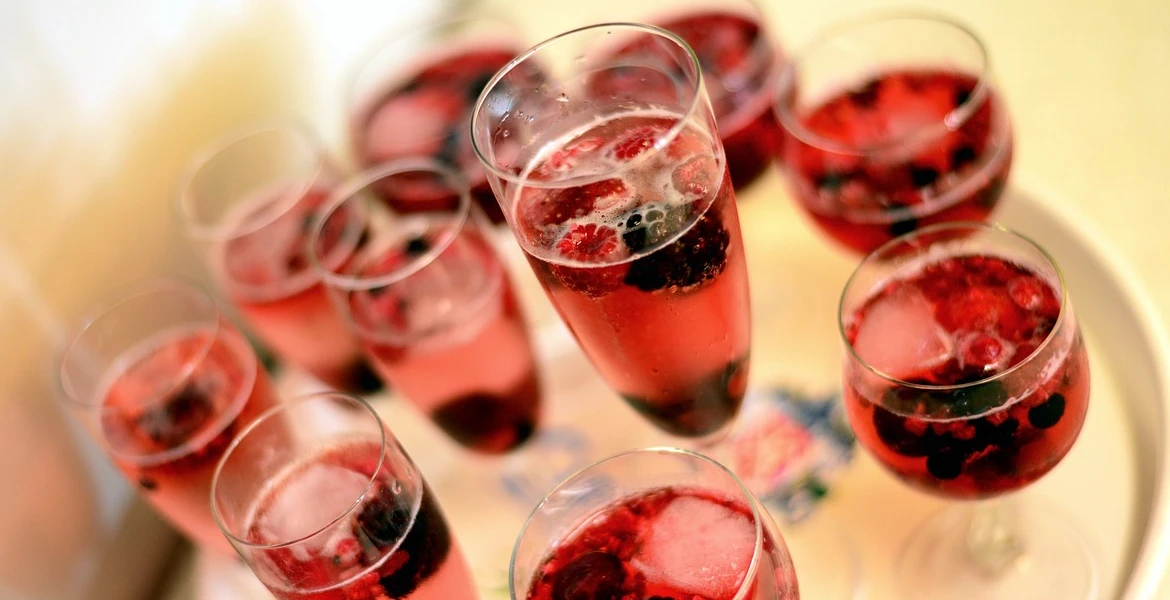 Homemade Loganberry Wine Recipe: Thorned Velvet