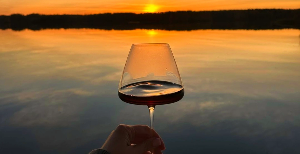 Homemade Strawberry Wine Recipe: Summer Sweetness